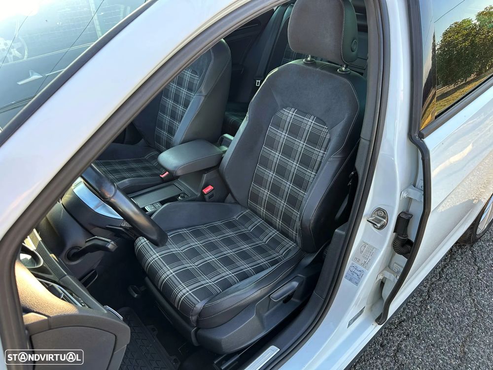 VW Golf 2.0 TDi GTD DSG - 9
