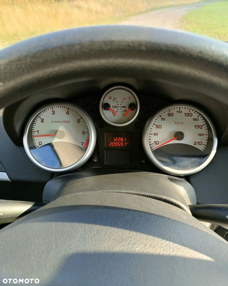 Peugeot 207 1.4 - 7