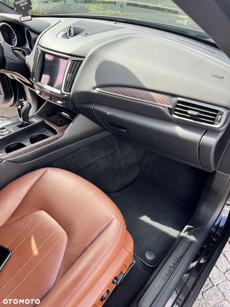 Maserati Levante S Essence - 15