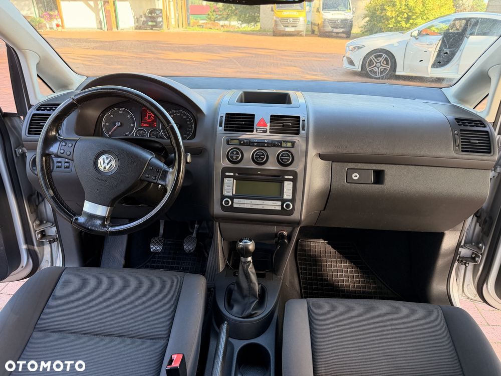Volkswagen Touran - 8