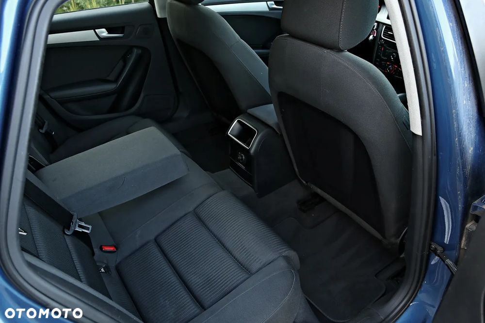 Audi A4 Limousine - 32