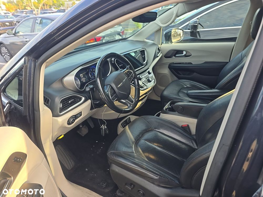 Chrysler Pacifica - 9