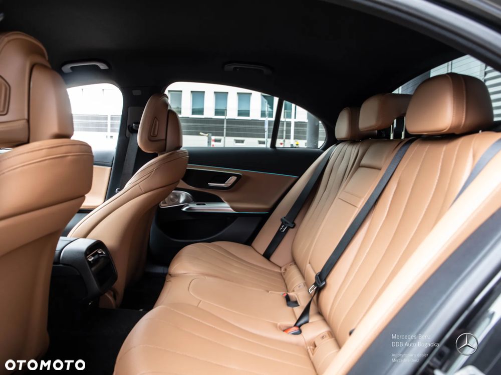 Mercedes-Benz Klasa E 200 mHEV 4-Matic AMG 9G-Tronic - 9