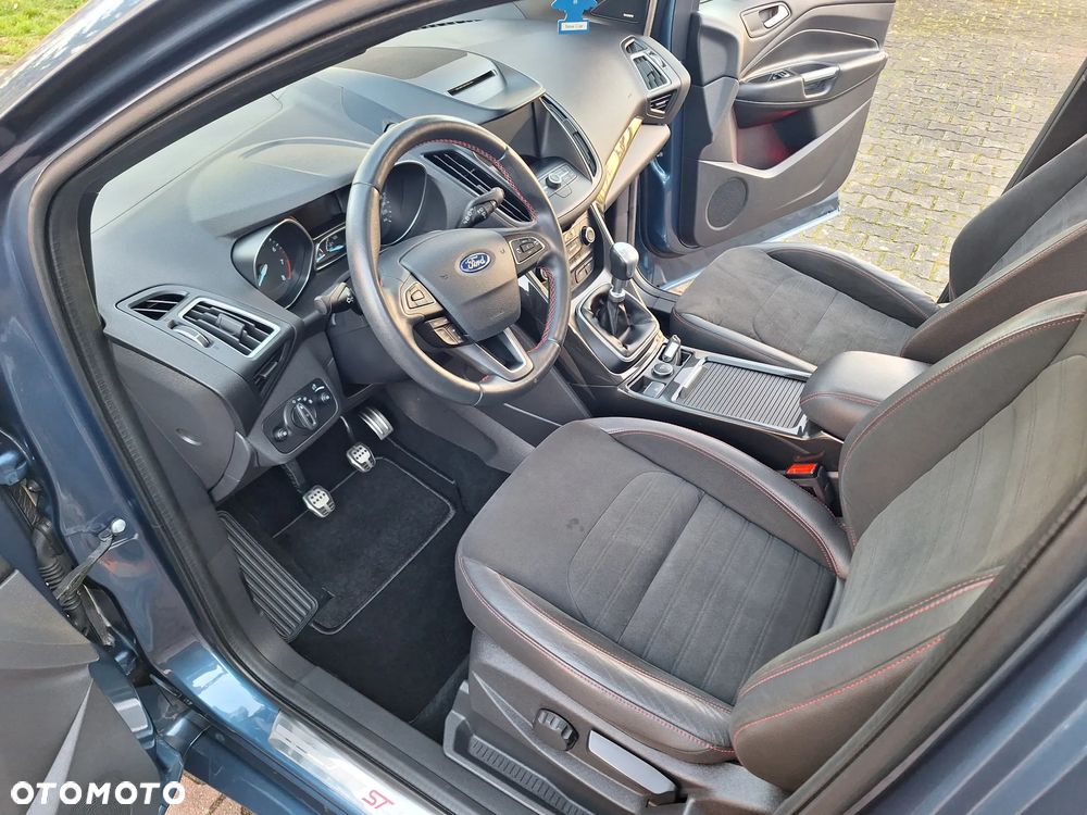 Ford Kuga 1.5 EcoBoost 2x4 ST-Line - 10