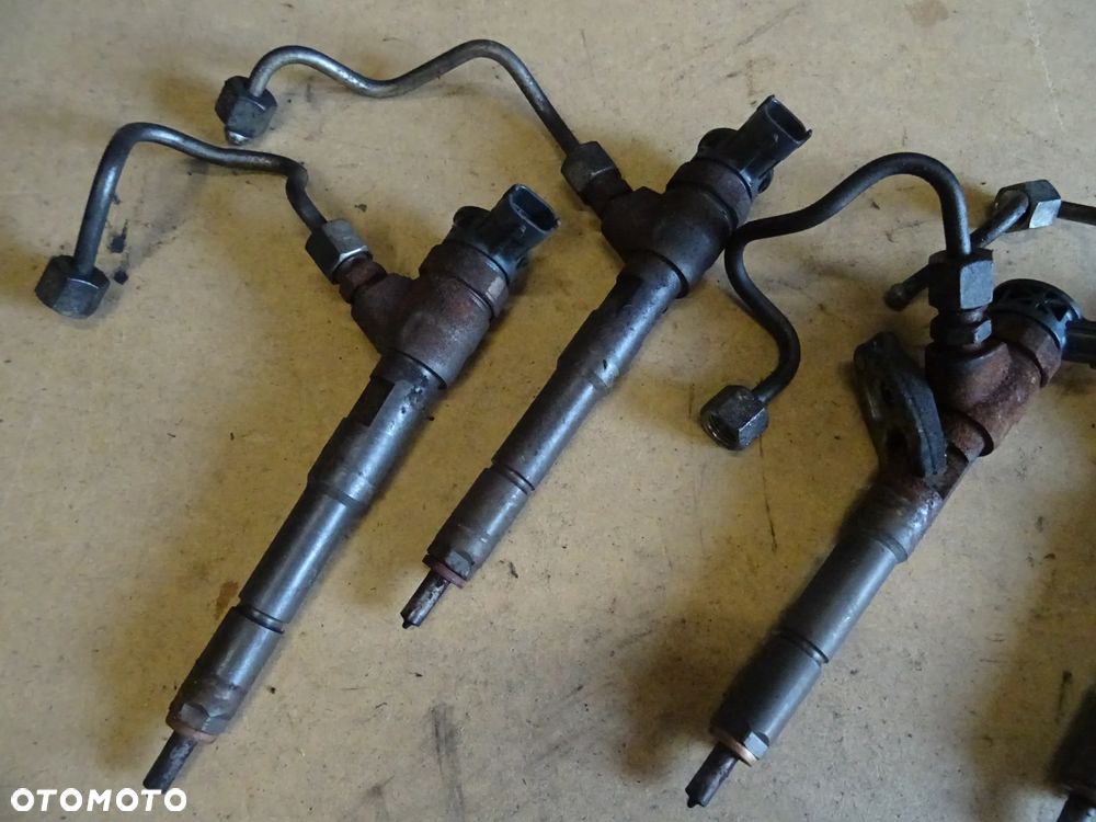 WYPRZEDAZ DACIA DOKKER LODGY DUSTER WTRYSKIWACZ 4 SZT H8201108033 0445110 485 - 4