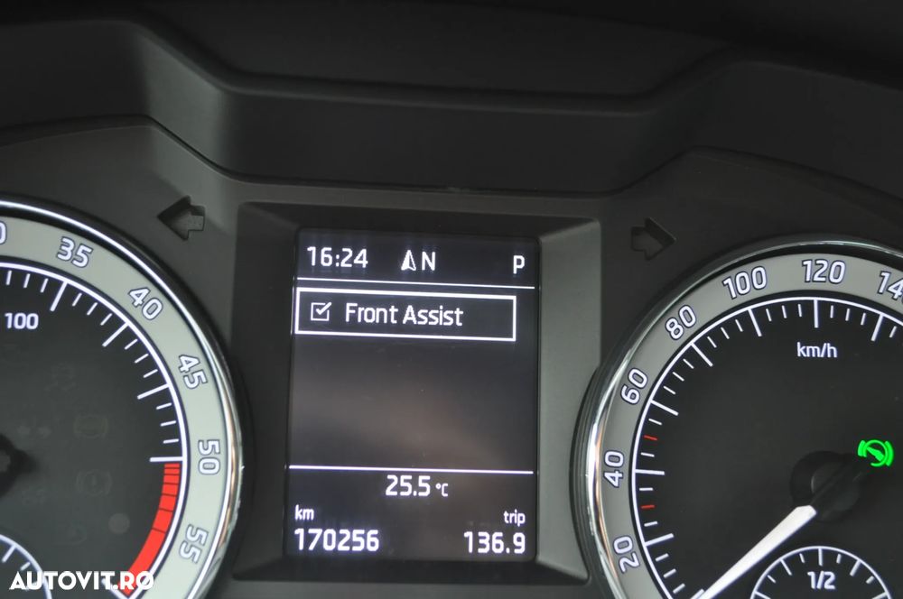 Skoda Octavia 2.0 TDI DSG Style - 26