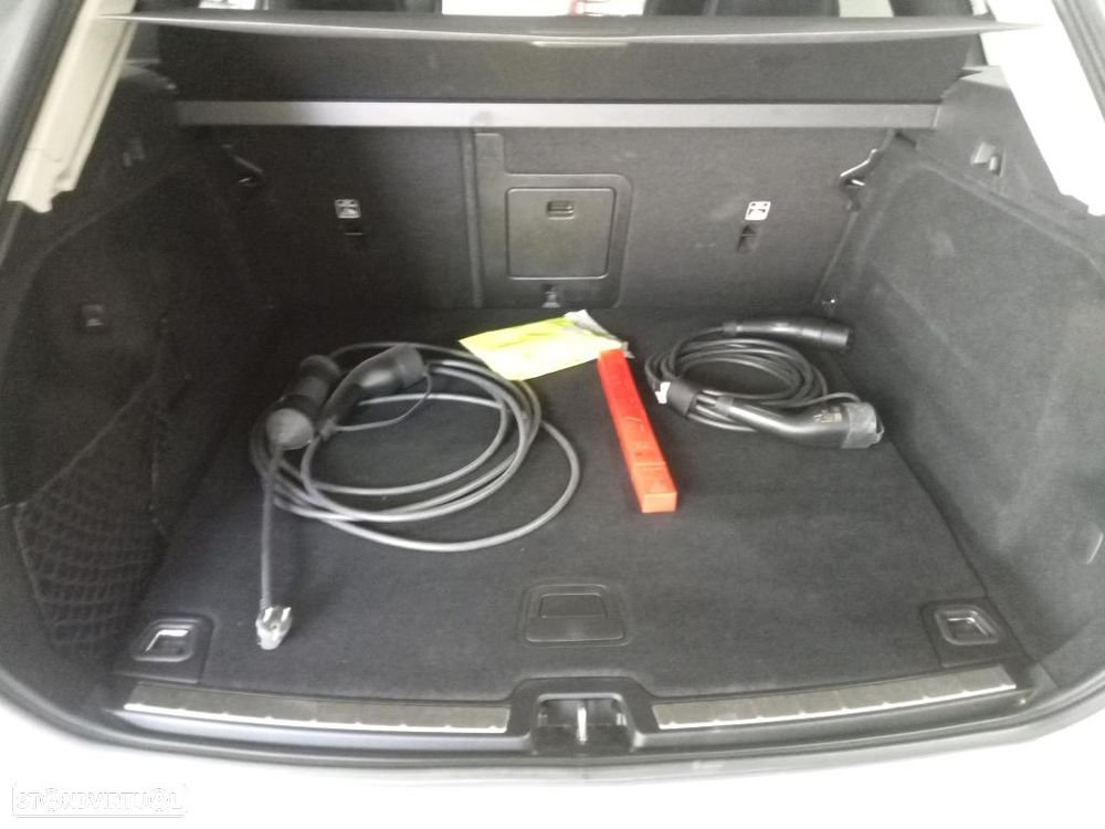 Volvo XC 60 2.0 T6 PHEV Plus Dark AWD - 11