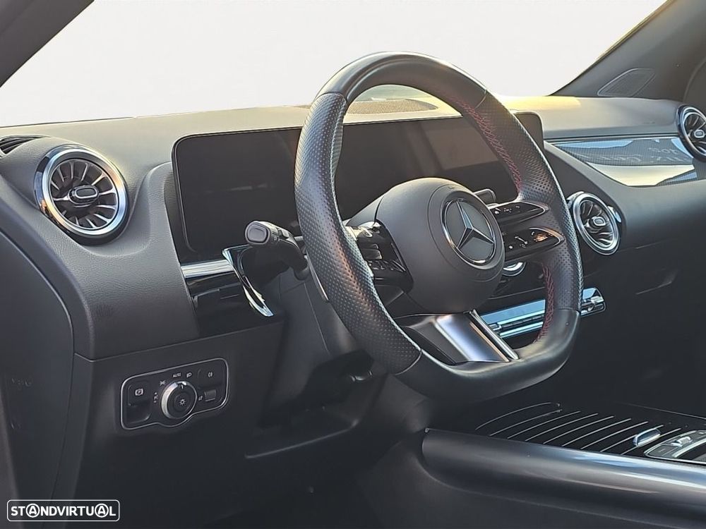 Mercedes-Benz GLA 180 - 9