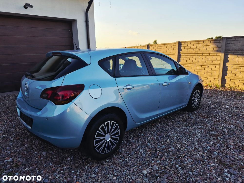 Opel Astra 1.6 Design Edition - 5