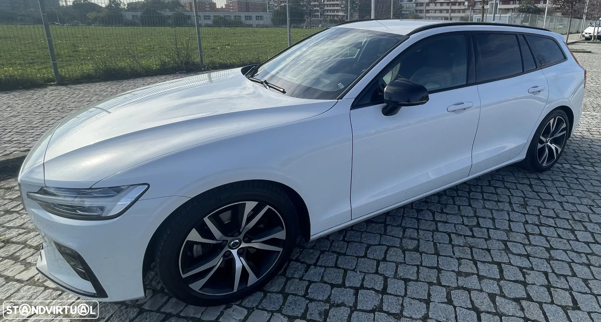Volvo V60 2.0 D4 R-Design Geartronic - 10