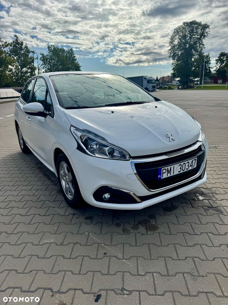 Peugeot 208 - 8