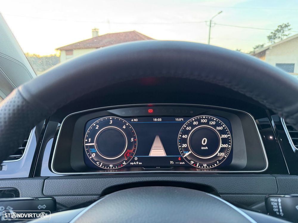 VW Golf Variant 1.6 TDi R-Line - 23