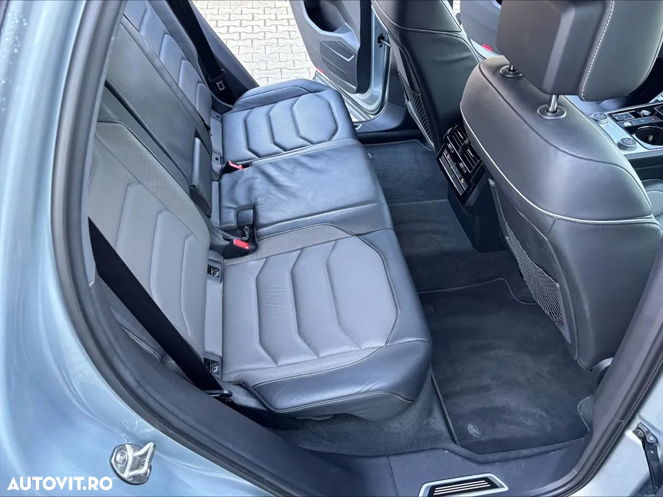 Volkswagen Touareg V6 TDI 4MOTION R-Line - 27