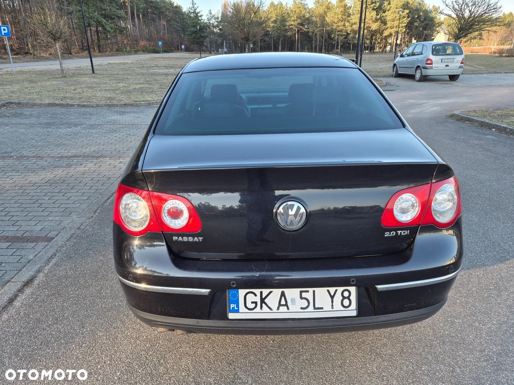 Volkswagen Passat 2.0 TDI DPF Highline - 28