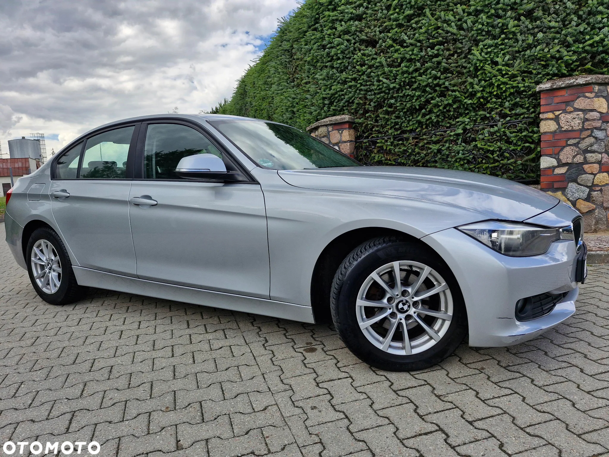 BMW Seria 3 318d DPF Touring Edition Sport - 15
