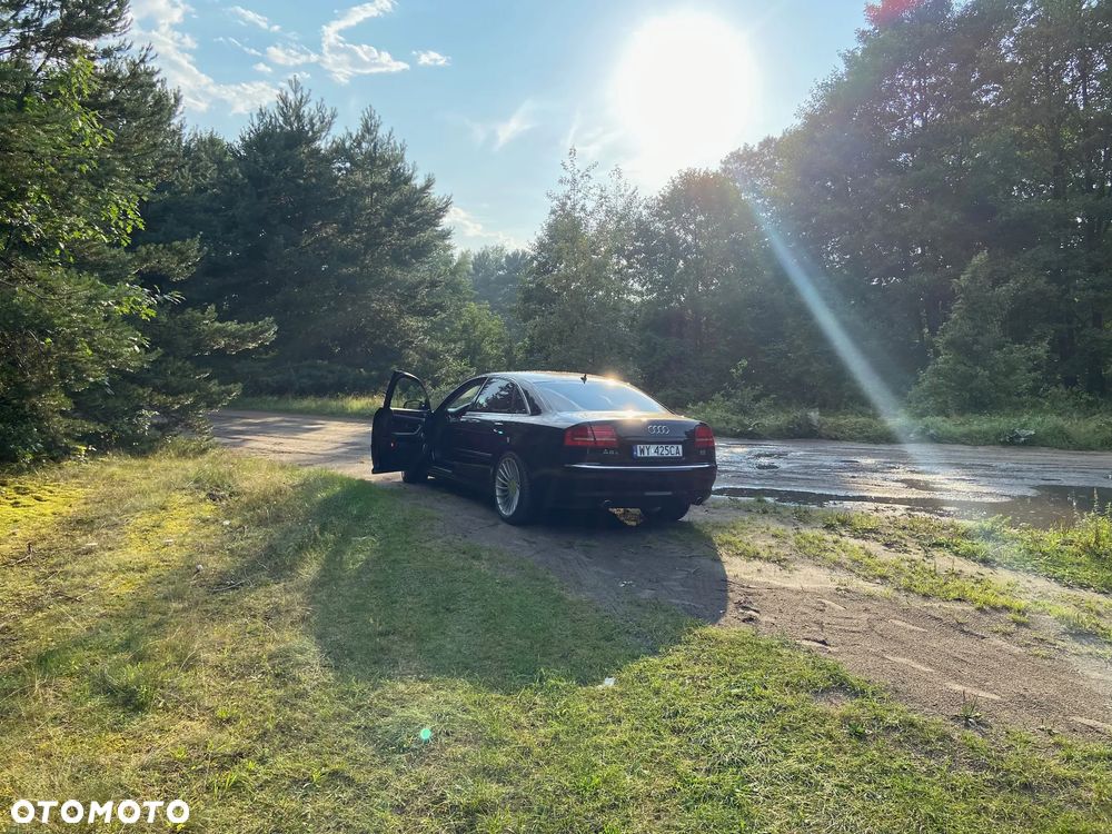Audi A8 4.2 L Quattro - 9