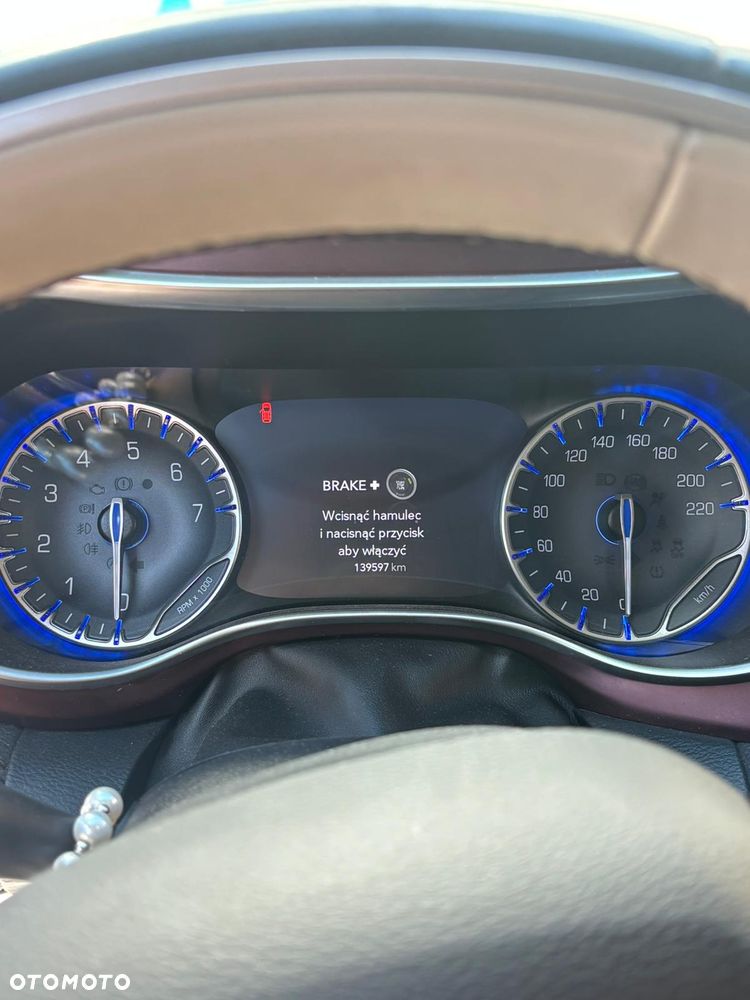 Chrysler Pacifica - 22