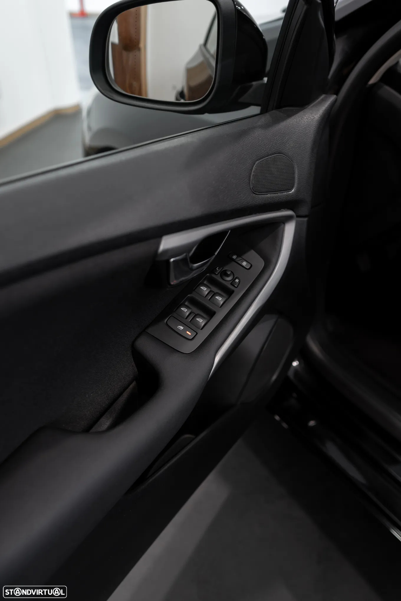 Volvo V40 1.6 D2 Momentum - 19