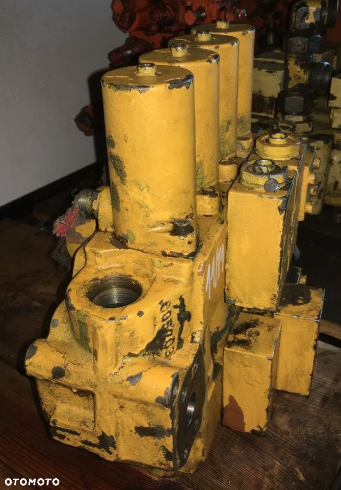 Rozdzielacz hydrauliczny - 4