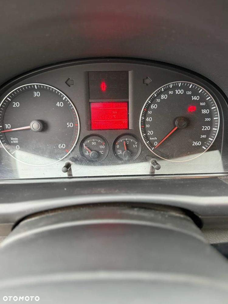 Volkswagen Touran 1.9 TDI Conceptline - 4