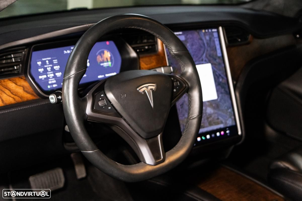 Tesla Model S - 21