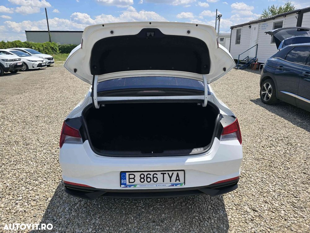 Hyundai Elantra - 8