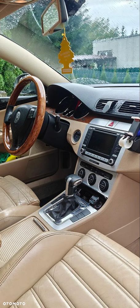 Volkswagen Passat - 19