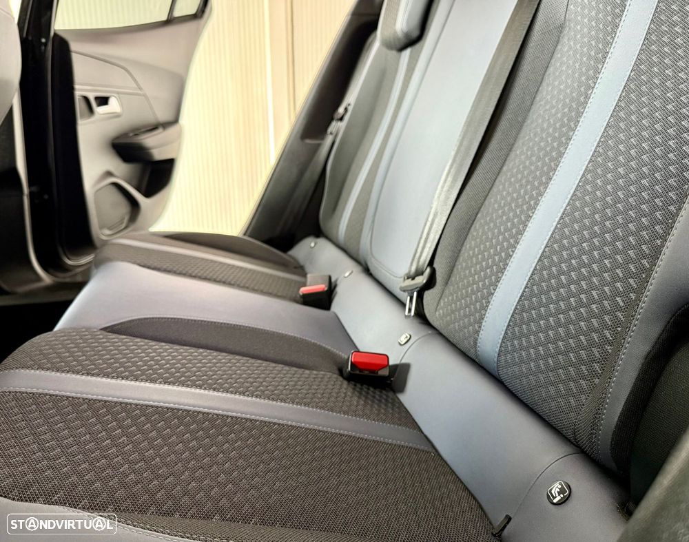 Peugeot 2008 1.5 BlueHDi Allure EAT8 - 31