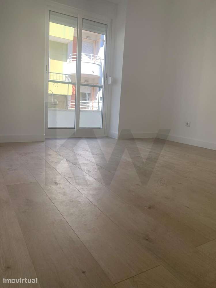 T2 em Remodelação Total no Centro da Amadora - Grande imagem: 5/8