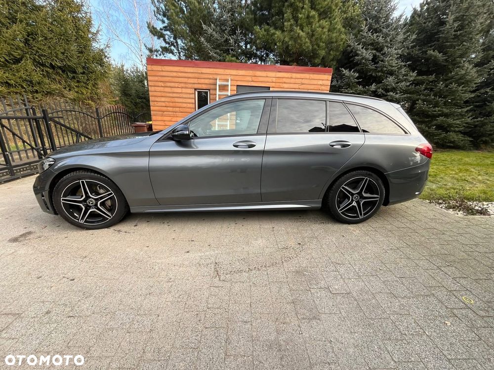 Mercedes-Benz Klasa C 300 d T 9G-TRONIC Night Edition - 5