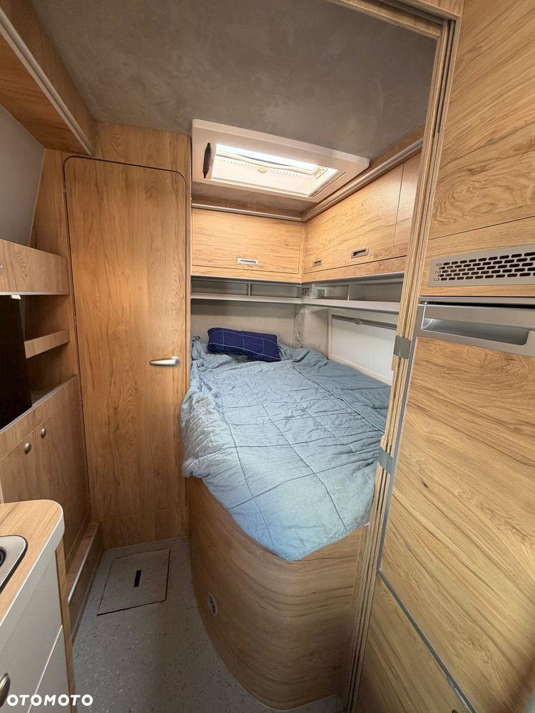 Globe-Traveller Voyager X - 11