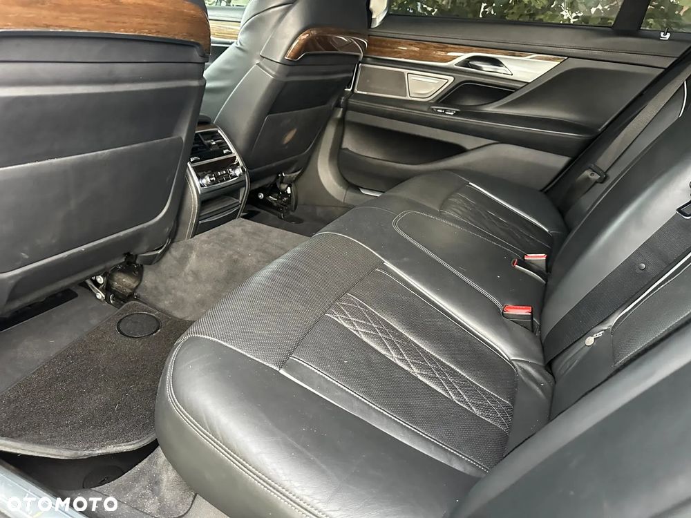 BMW Seria 7 740Li - 21