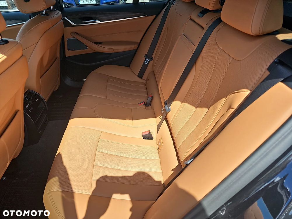 BMW Seria 5 520d xDrive mHEV M Sport sport - 12