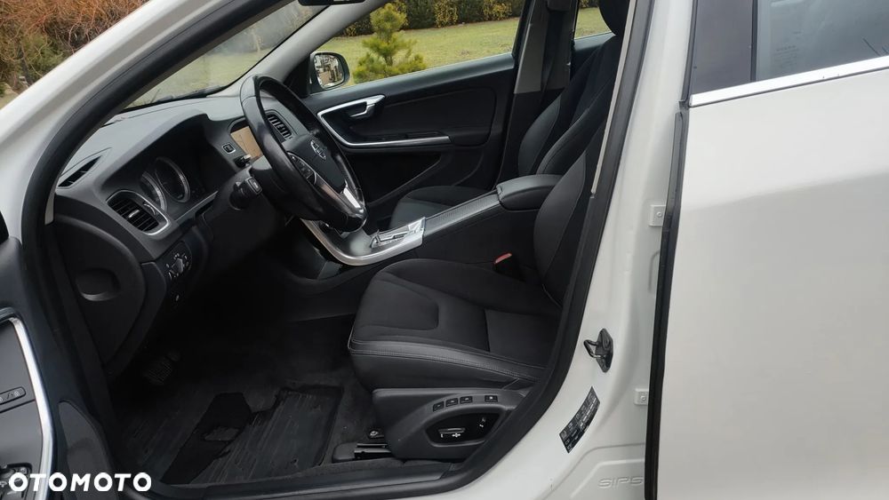 Volvo V60 D5 AWD Geartronic Momentum - 11
