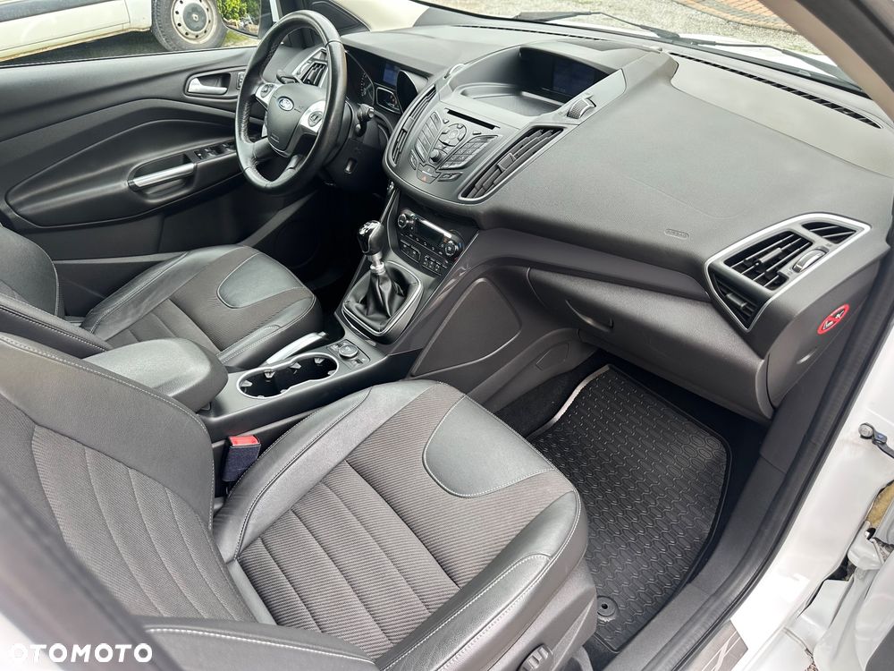 Ford Kuga 1.6 EcoBoost 2x4 Titanium - 29