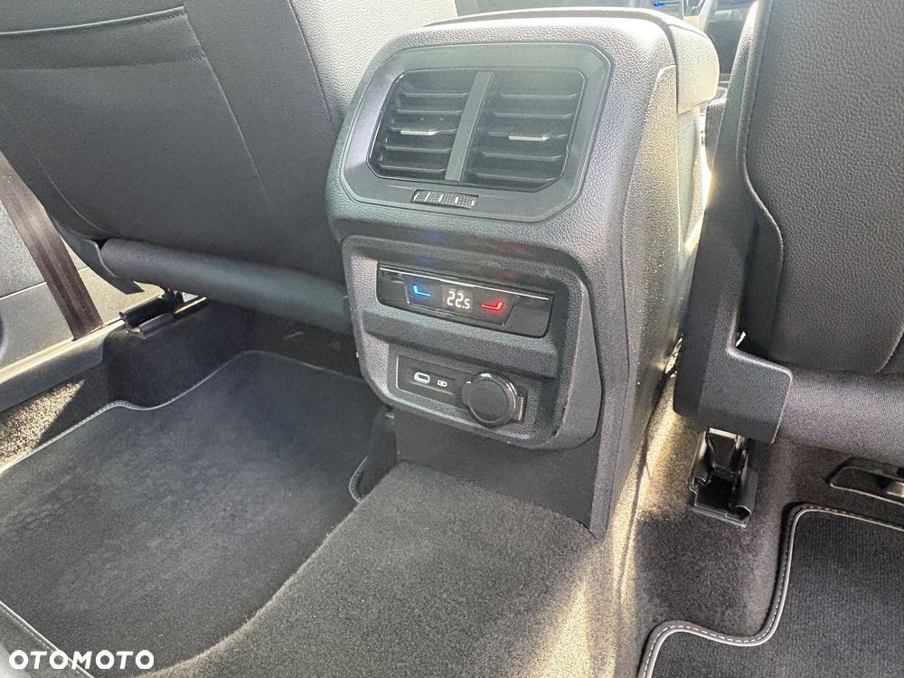 Volkswagen Tiguan 1.5 eTSI OPF DSG R-Line - 24