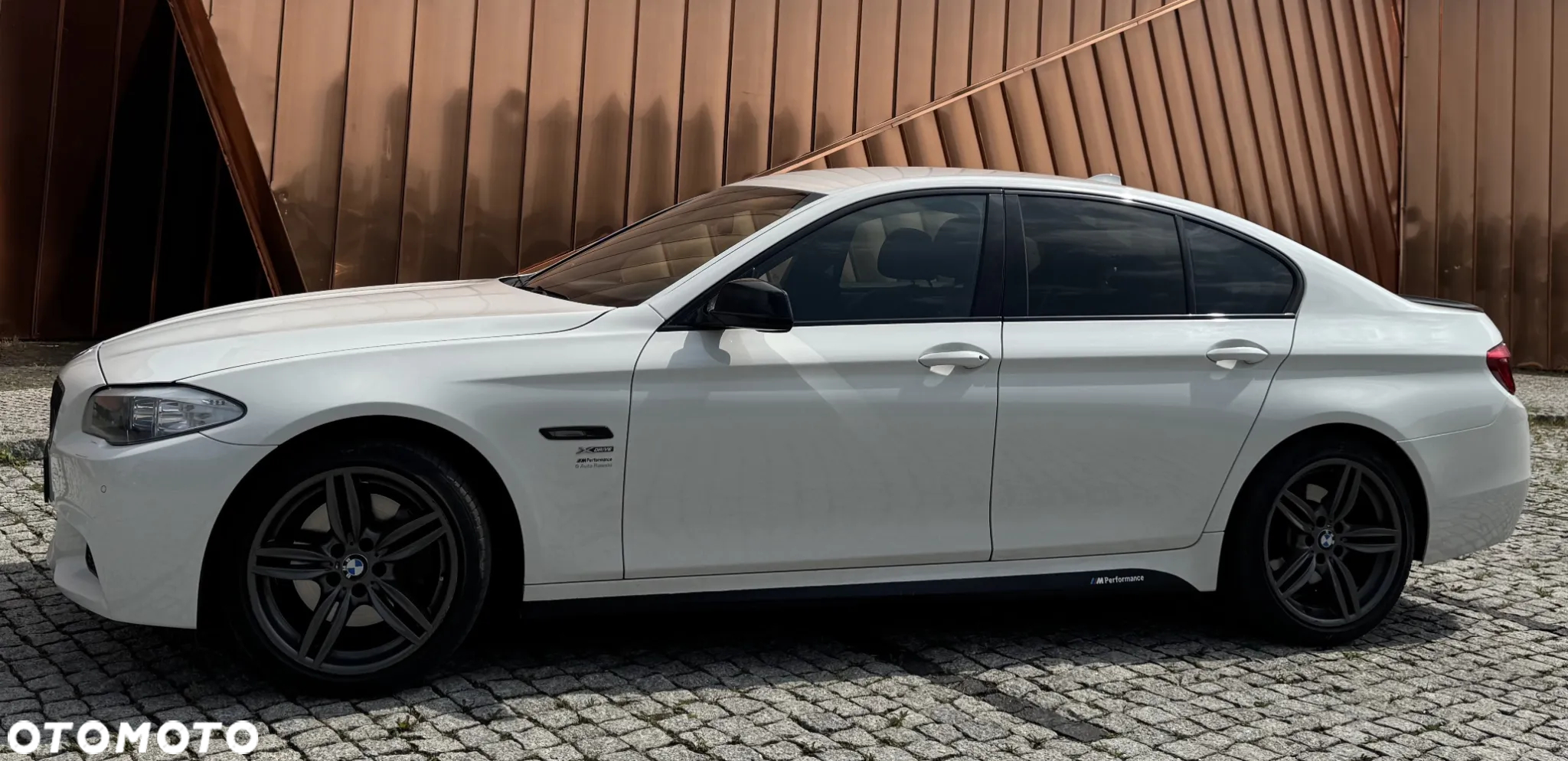 BMW Seria 5 525d xDrive - 13