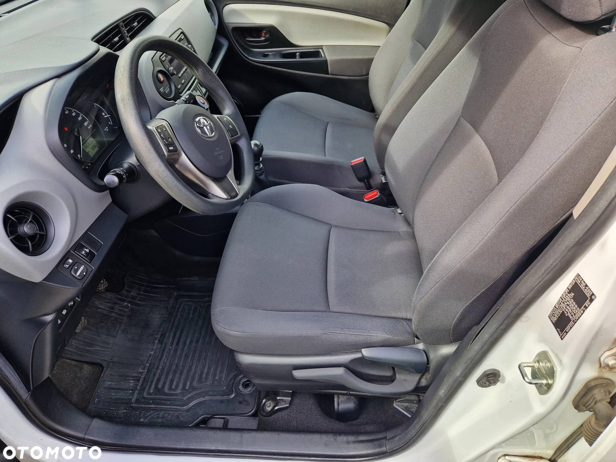 Toyota Yaris - 16
