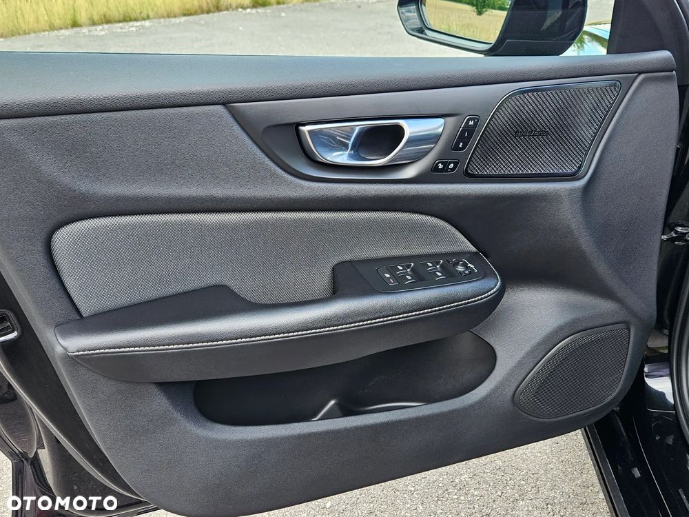 Volvo V60 B4 D R-Design - 26