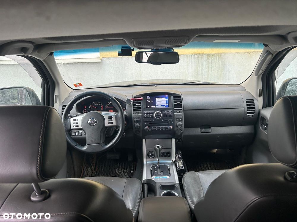 Nissan Navara 3.0 D V6 - 10