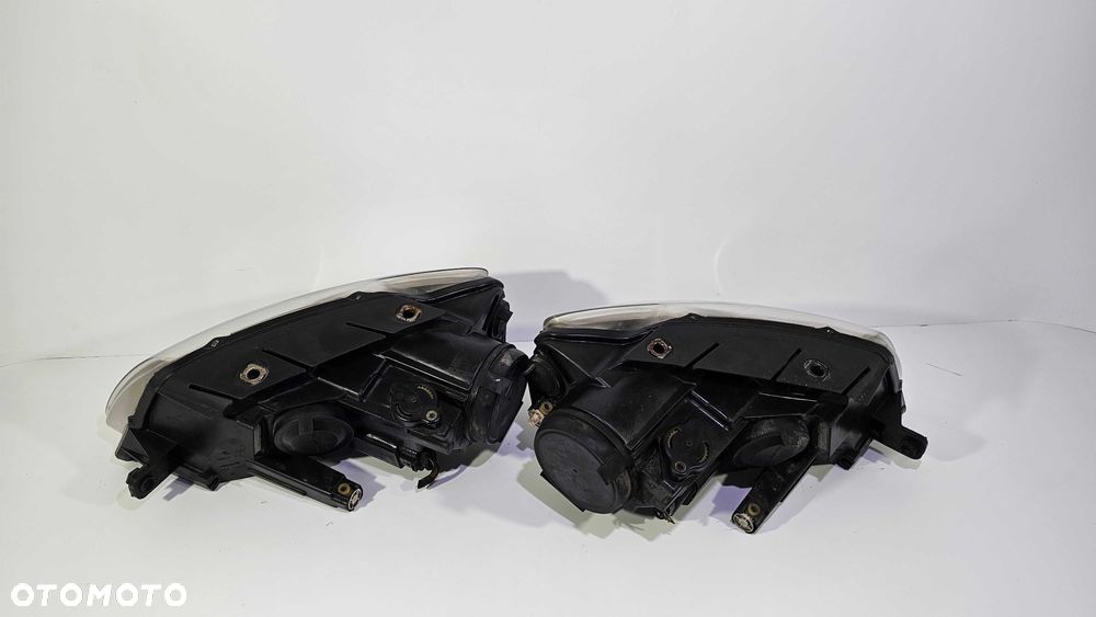 VW Passat B6 Lampy Przód Przednie Komplet Lewa + Prawa Europa Oryginał Valeo Stan BDB - 10
