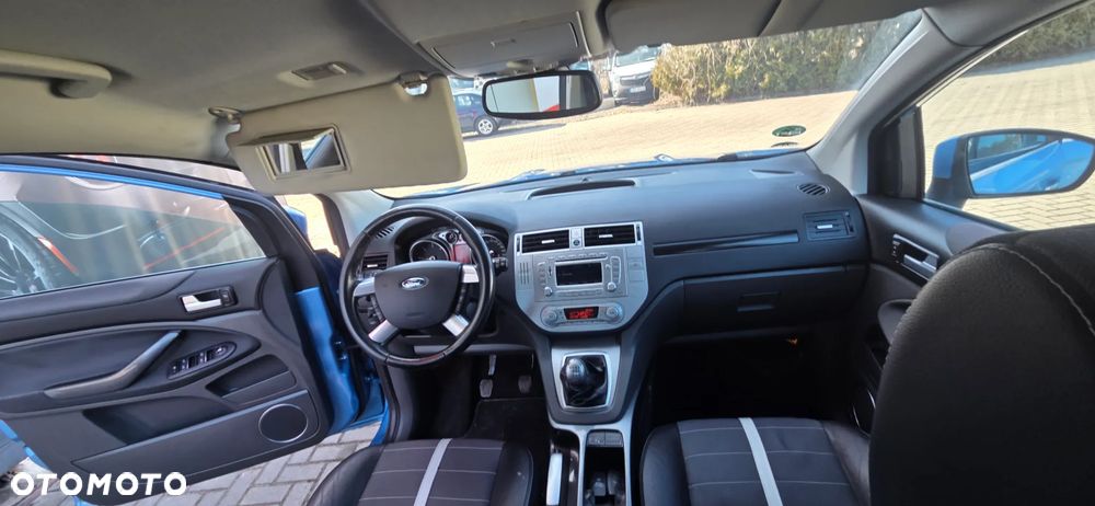 Ford Kuga 2.0 TDCi 2x4 Titanium - 32