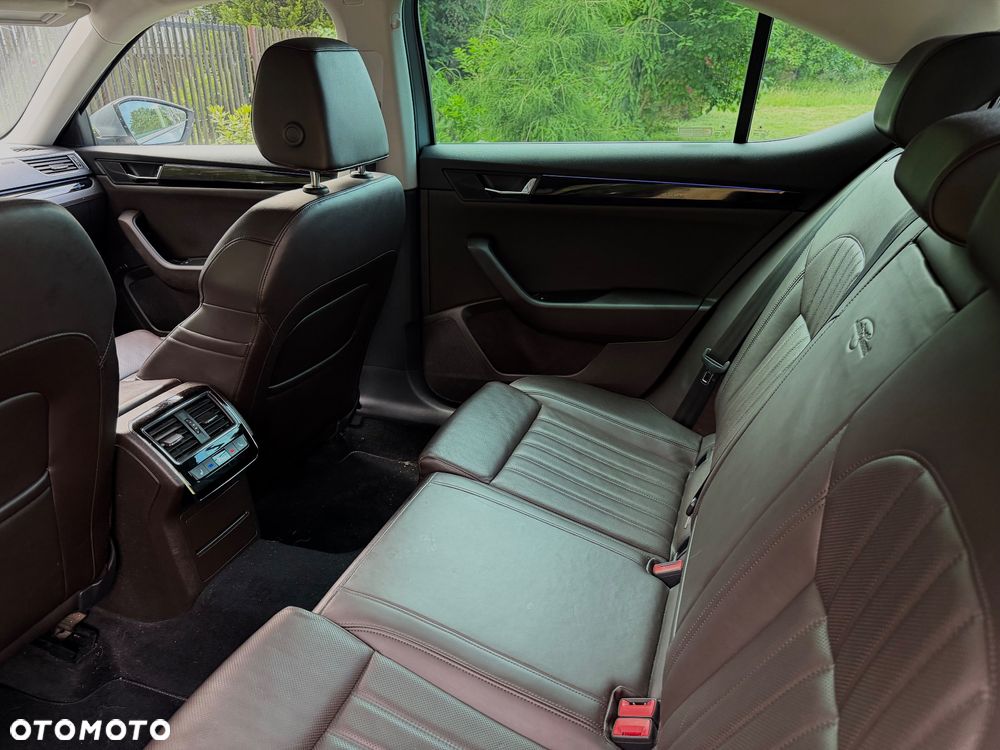 Skoda Superb 2.0 TDI L&K DSG - 20