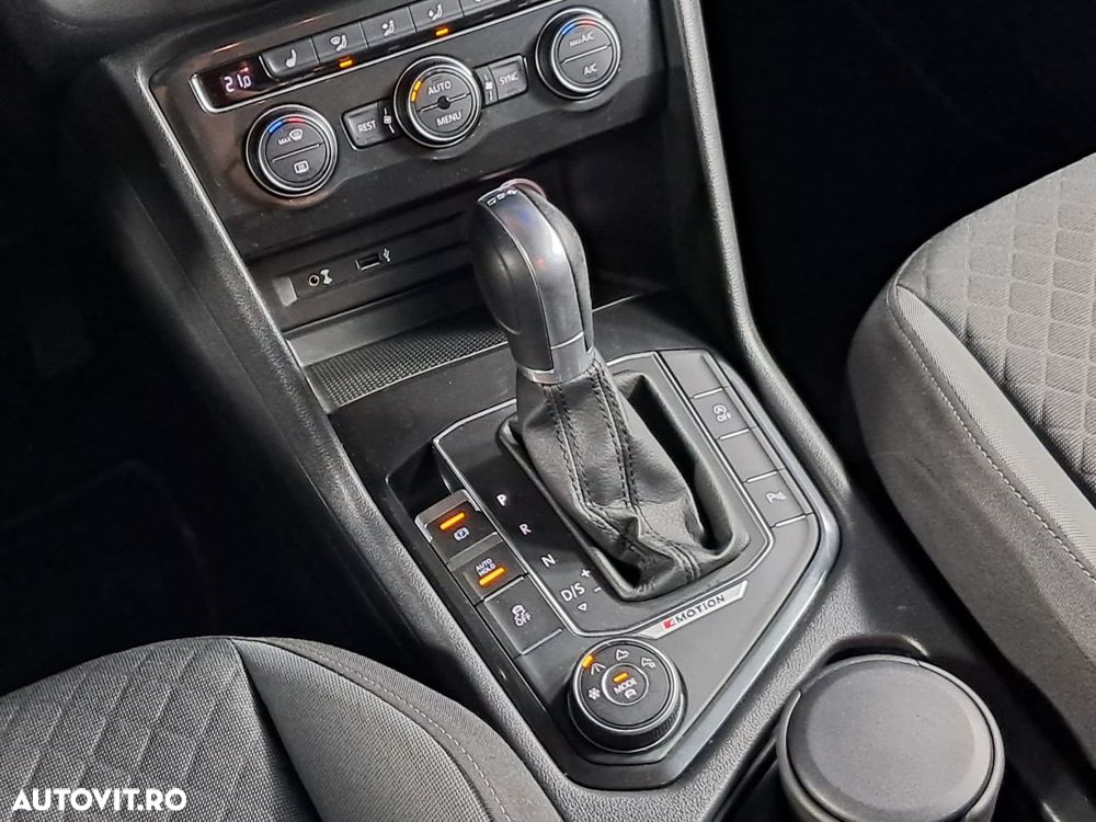 Volkswagen Tiguan - 24
