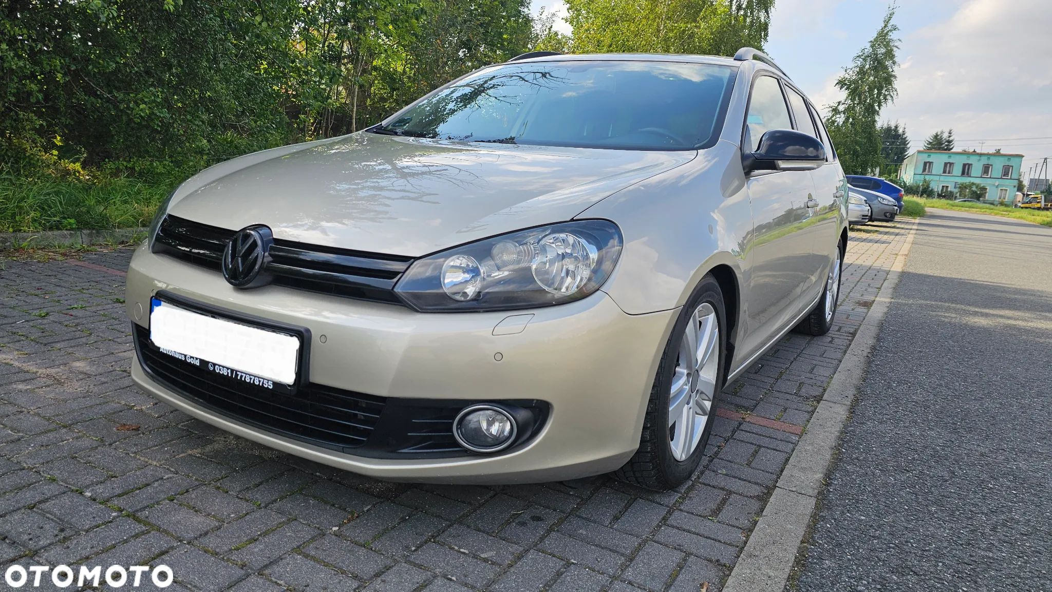 Volkswagen Golf - 1