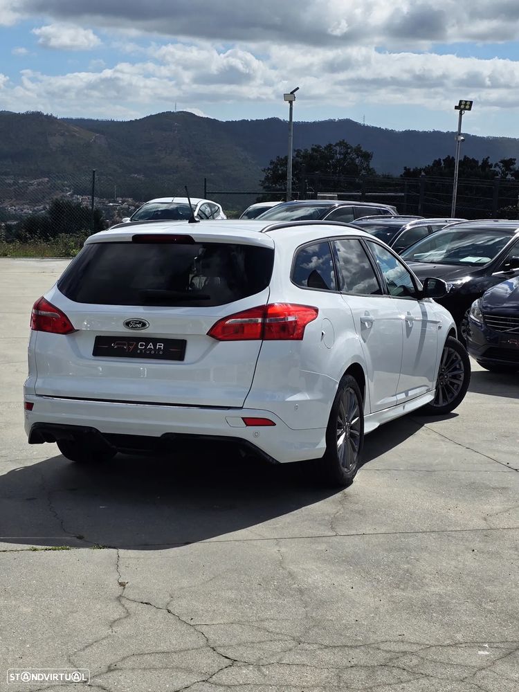 Ford Focus SW 1.0 EcoBoost S&S ST-LINE - 31