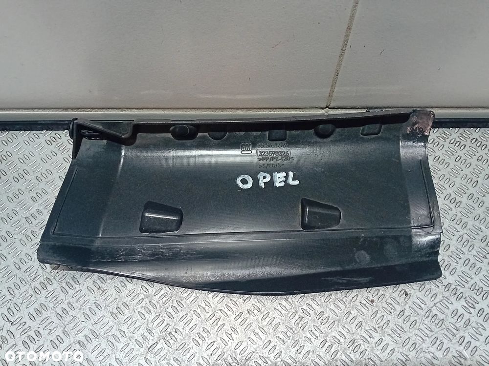 plastik obudowa wlot powietrza Opel Insignia 55561769 - 2