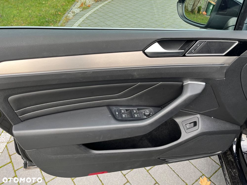 Volkswagen Passat 2.0 TDI SCR Elegance DSG - 20