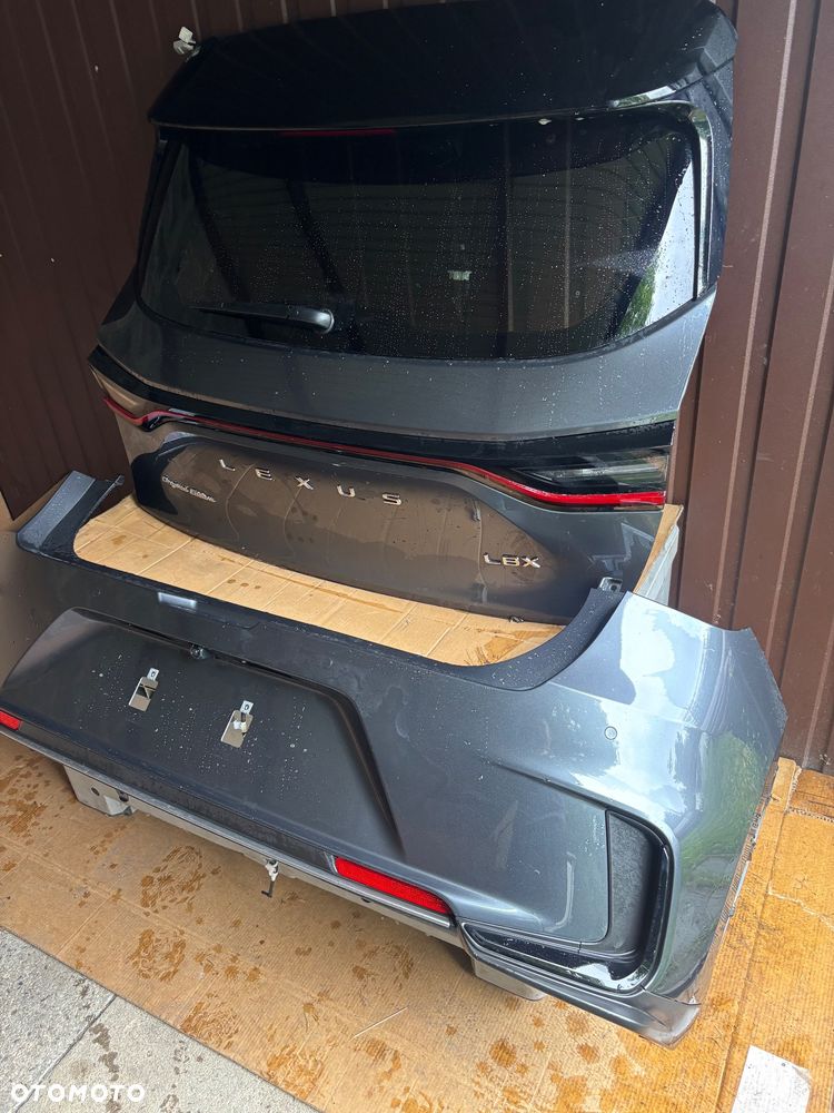 LEXUS  LBX  TYLNA KLAPA ZDERZAK  KOD 1L1 - 1