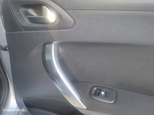 Peugeot 2008 1.6 e-HDi Allure - 41